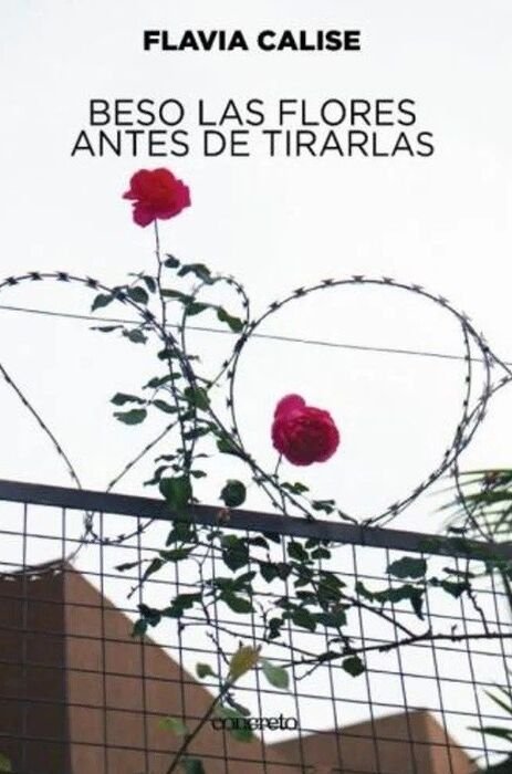 Beso las flores antes de tirarlas